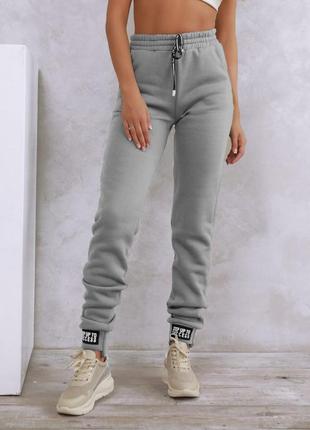 Теплые штаны с нашивками на манжетах. арт 122857 фото