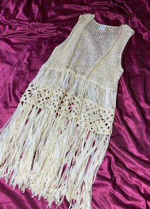 Накидка с бахромой связана бохо стиль тренд 2025