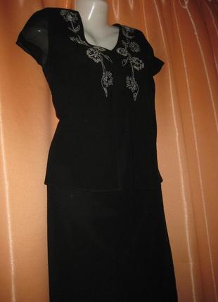 Классическое черное строгое закрытое платье длинное за колени миди км1192 с вышивкой бисером сверху3 фото
