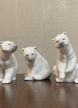 Лот 3 шт. фарфоровые статуэтки lladro «белые медведи». — цена 6500