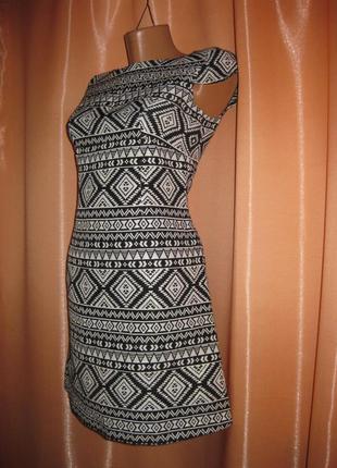 Плотное фактурное нарядное и простое платье 34eu orsay км1196 с этническим принтом, маленький размер2 фото