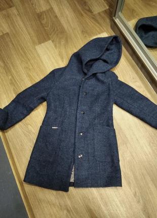 Пальто, пальтішко, плащ.