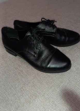 Класичні жіночі шкіряні туфлі з шнурівкою1 фото