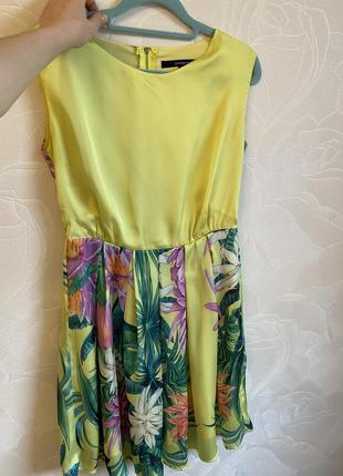 Дуже гарна, нарядна літня сукня