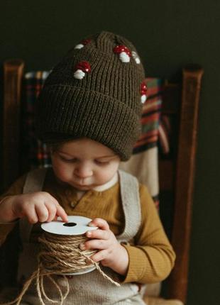 Вязана шапка з мухоморами