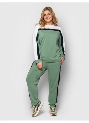 Спортивний жіночий костюм