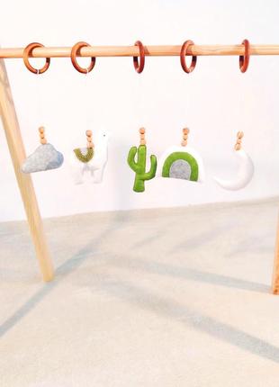 Стойка з іграшами/развивающая стойка с подвесными игрушками.3 фото