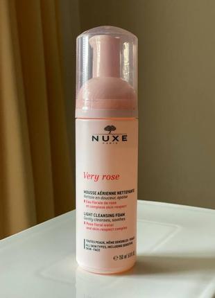 Nuxe very rose делікатна очищуюча пінка для всіх типів шкіри