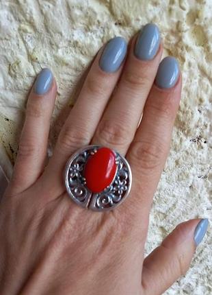 Серебряное кольцо с красным  кораллом2 фото