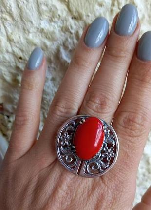 Серебряное кольцо с красным  кораллом