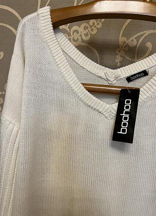 Очень красивый и стильный брендовый свитер-оверсайз.