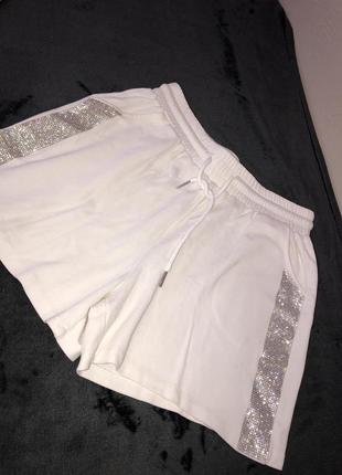 Шикарные белые шорты со стразами2 фото