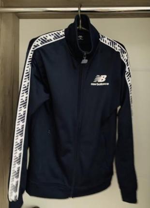 Олимпийка new balance essentialis icon track jacket