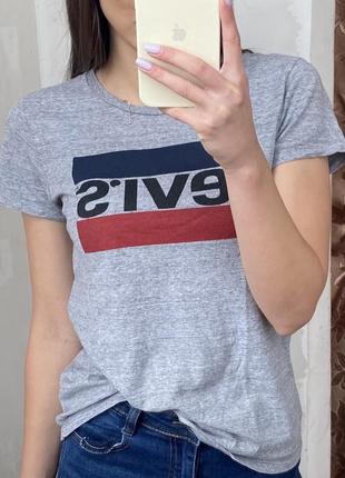 Футболка levi's