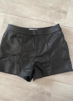 Кожаные шорты