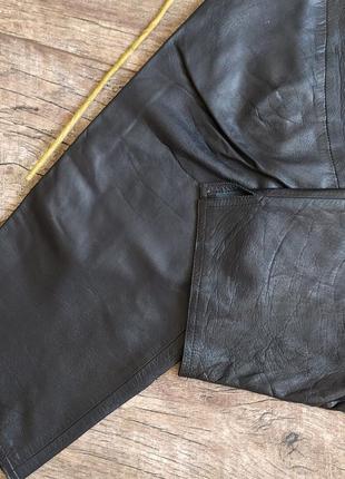 Кожаные черные брюки с высокой посадкой и защипами etienne aigner5 фото