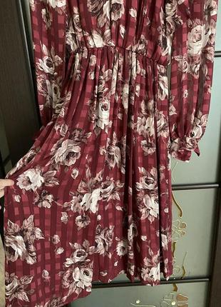 Красива шифонова сукня міді в квітковий принт6 фото
