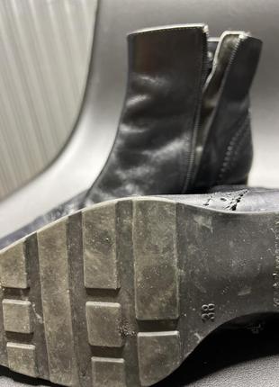 Шкіряні черевики- ботильйони tamaris з гострим носком2 фото