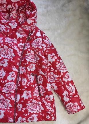 Красная куртка деми пуховик разноцветный белый цветочный принт батал большого размера6 фото