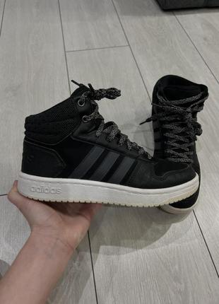 Зимові кросівки adidas ,оригінал