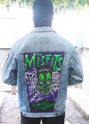 Кастомная джинсовая куртка, рок, хорор панк группы misfits1 фото