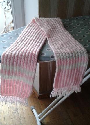 Розовый шарф крупной вязки с бахромой ручной работы1 фото