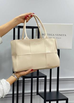 Женская сумка bottega veneta бежева