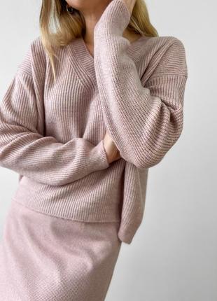 Женский вязаный пуловер / свитер оверсайз пудрово - розового цвета8 фото