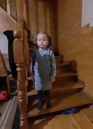 Продам велюровий спортивний костюм трійку,вік на два рочки,спідничка кофта і штанішки,повязочка