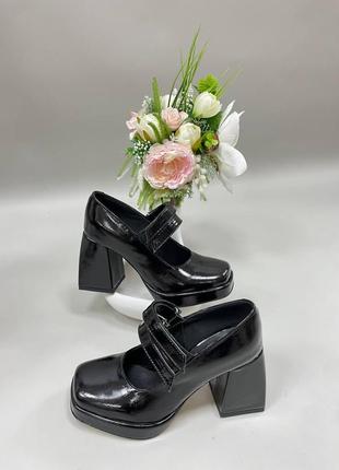 Туфли на удобном каблуке черные лаковые
