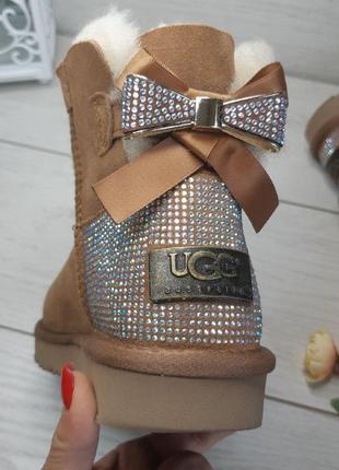 Уггі жіночі коричневі оригінал ugg australia у стразах п'ята. натуральне хутро, замша (1012668-2)6 фото