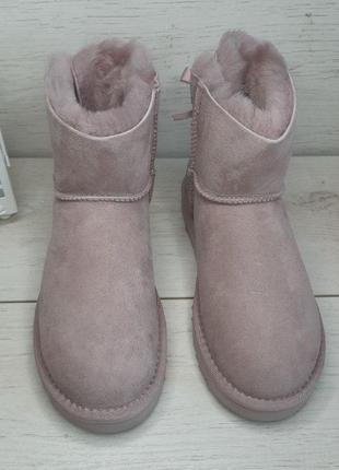 Жіночі уггі пудрові оригінал ugg australia у стразах п'ята. натуральне хутро, замша(1012668-4)1 фото