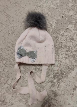 Зимняя шапочка с меховым пампоном( песец) на девочку ог 50-52