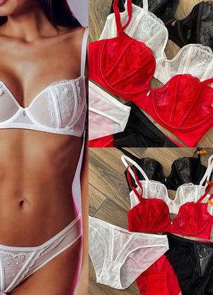 Розкішний комплект з вишивкою