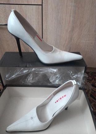 Шкіряні туфлі, білі 34-35р італія, ідеальні для весілля або виходу👰👰👰👰👰👰