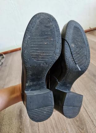Новые кожные туфли на каблуке в винтажном стиле6 фото