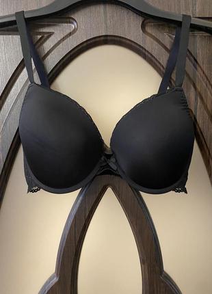 Шикарний, базовий, бюстгальтер, чорного кольору.