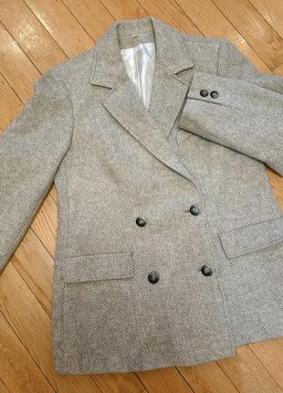 Люксовое швейцарское легкое твидовое пальто