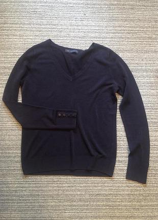 Тёплая кофта с вырезом