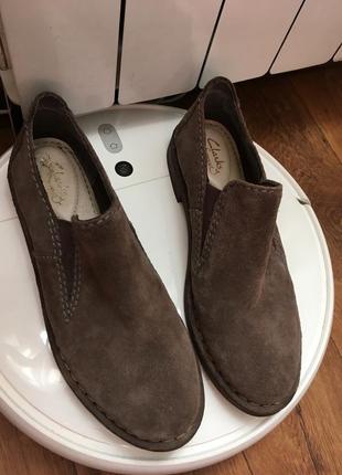 Замшевые туфли clarks
