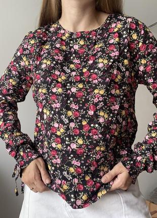 H&m чорна натуральна блуза у квіти з гудзиками на спинці,3 фото
