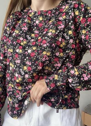 H&m чорна натуральна блуза у квіти з гудзиками на спинці,4 фото