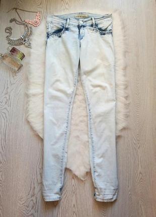 Светлые голубые джинсы с резинками стрейчевые белые джоггеры скинни узкачи