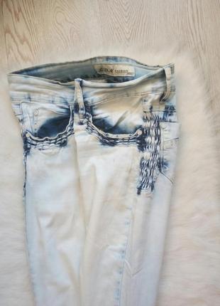 Светлые голубые джинсы с резинками стрейчевые белые джоггеры скинни узкачи4 фото