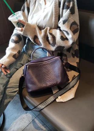 Жіноча шкіряна сумка кольору баклажан3 фото