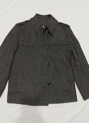 Коротке чоловіче пальто