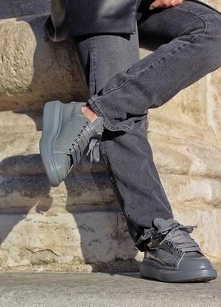 Жіночі кросівки alexander mcqueen low dark grey patent

женские кроссовки александр маквин