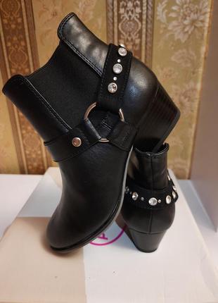 Ботинки, ботильоны, саоги,полусапоги.