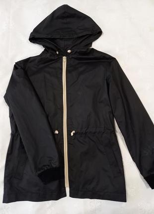 Неймовірно красивий плащ чорного кольору із капюшоном