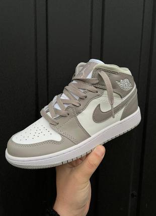 Nike jordan 1 retro linen beige жіночі високі кросівки беж сірі женские высокие кроссовки найк джордан серые бежевые